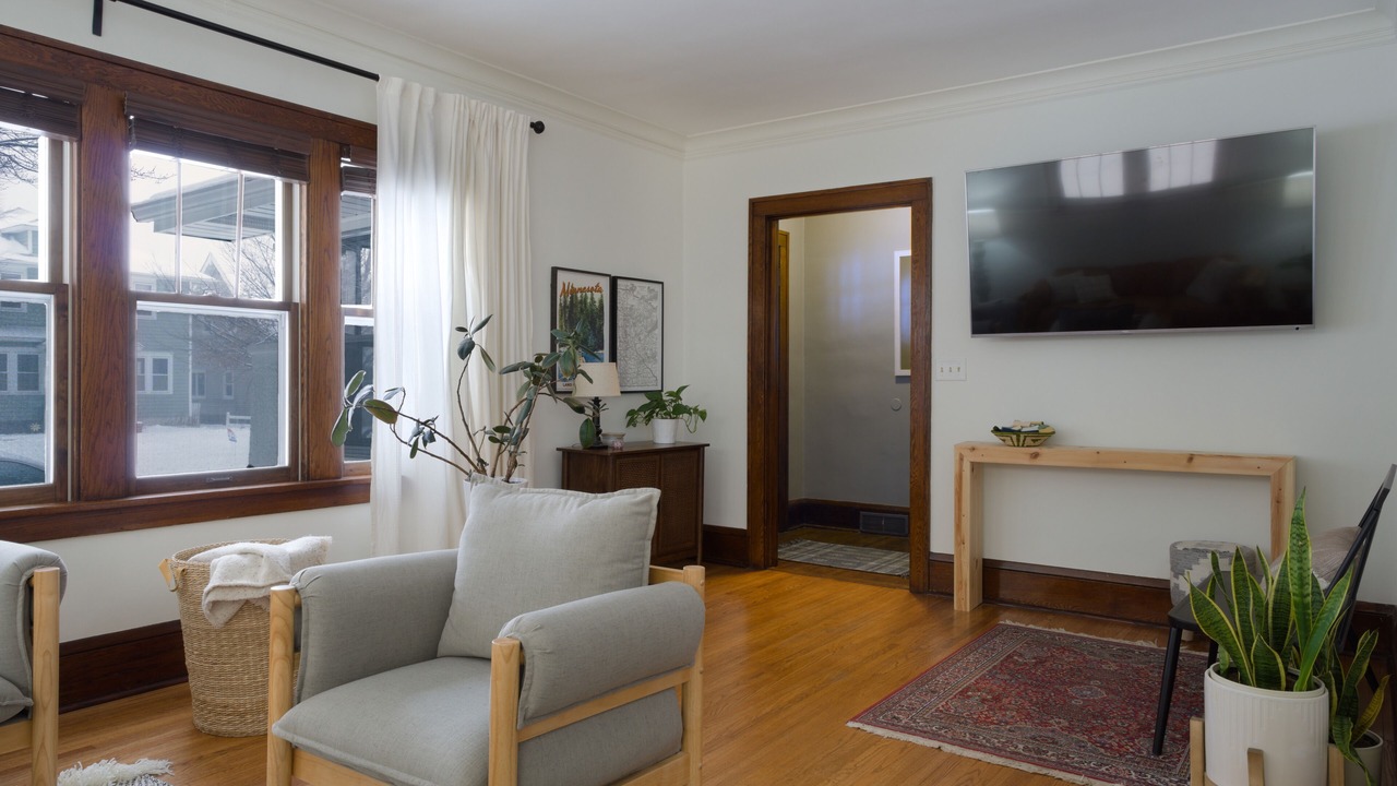 Photo of Livingroom in Midway