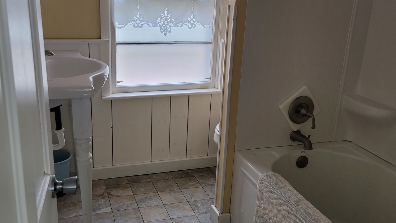 Photo of Bathroom in Kendall