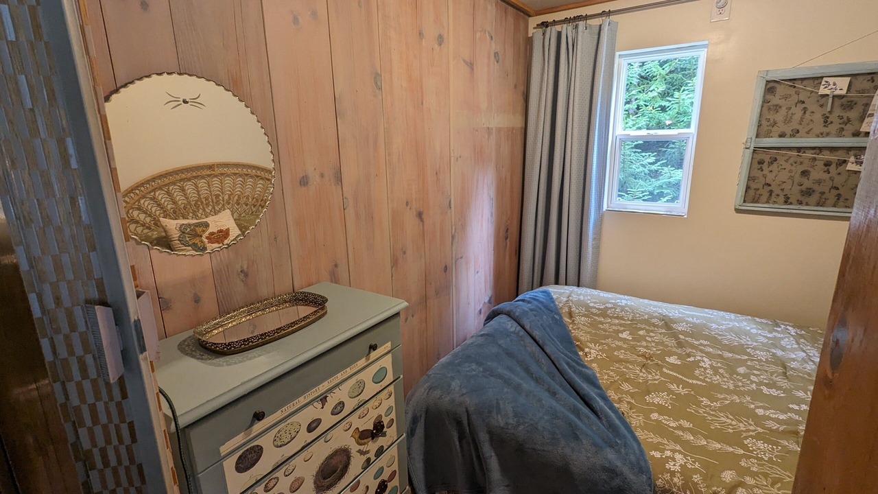 Photo of Bedroom in Indian Lake