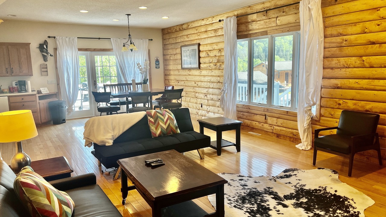 Photo of Livingroom in Lansing