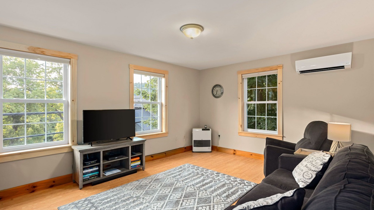 Photo of Livingroom in Jeffersonville