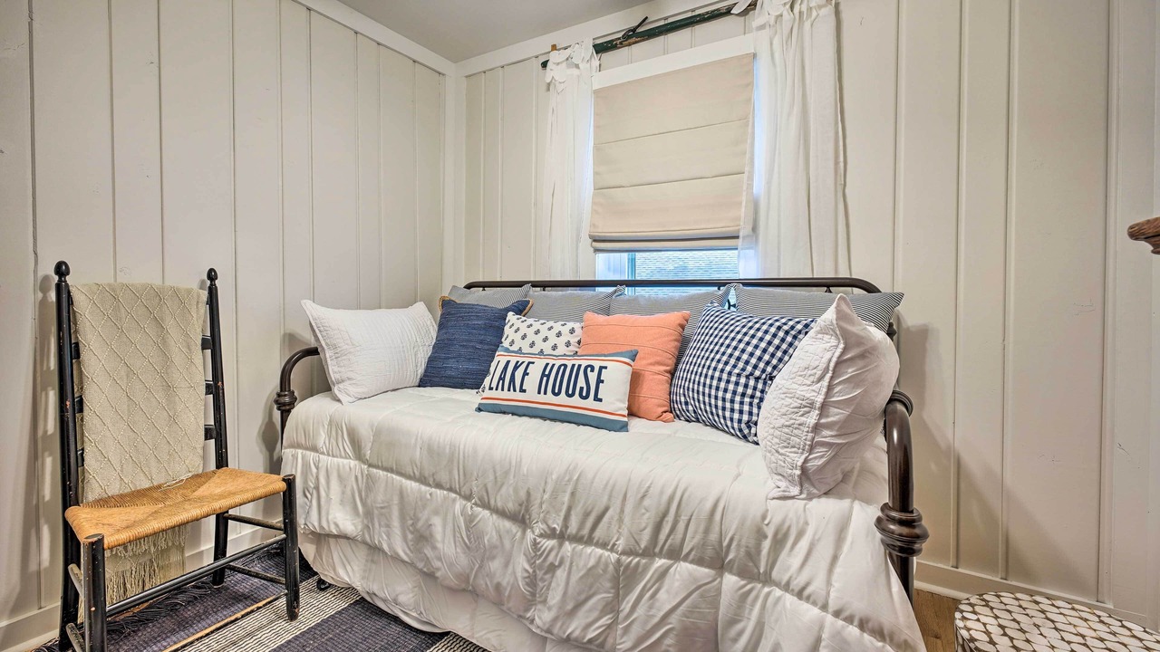 Photo of Bedroom in Battle Creek