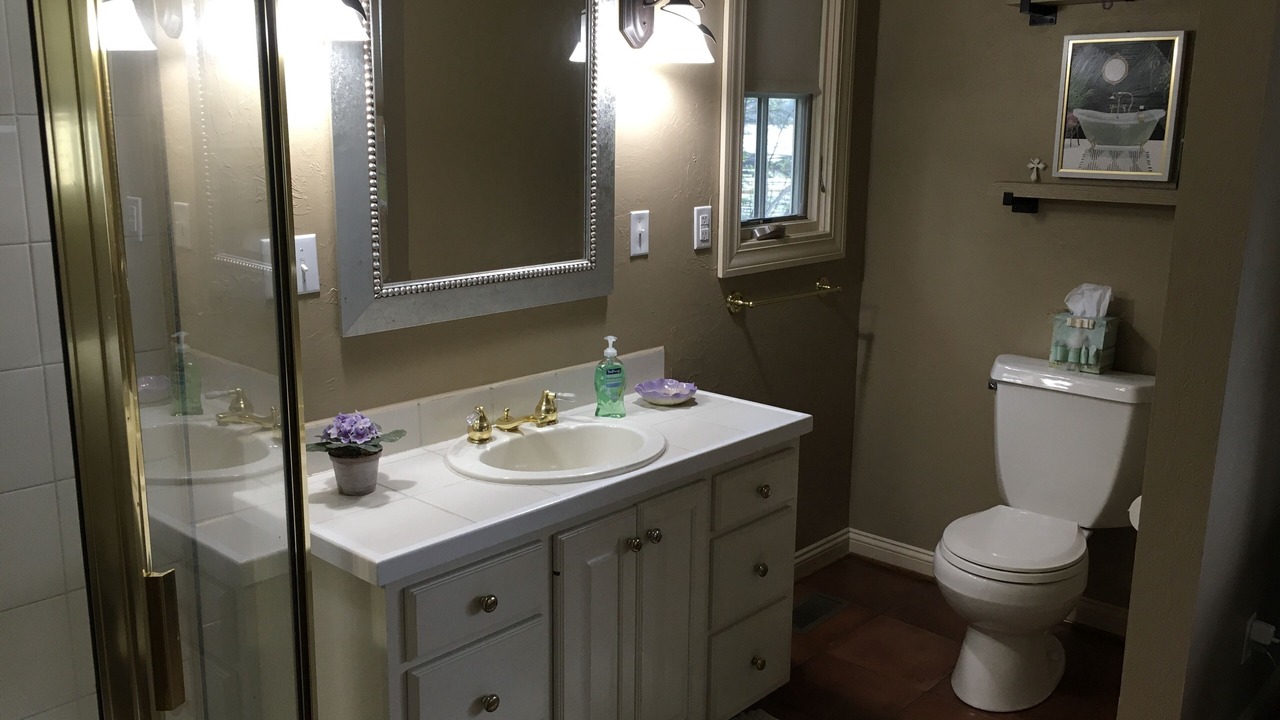 Photo of Bathroom in Side Lake
