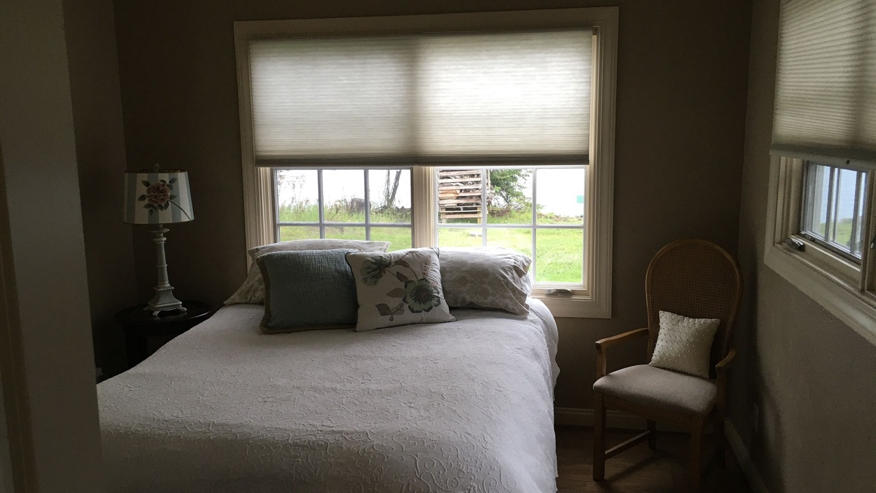 Photo of Bedroom in Side Lake