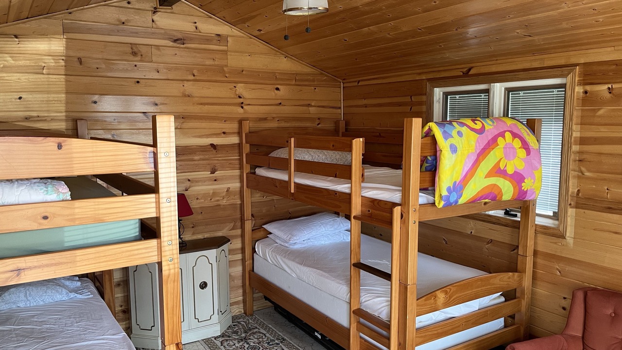 Photo of Bedroom in Side Lake