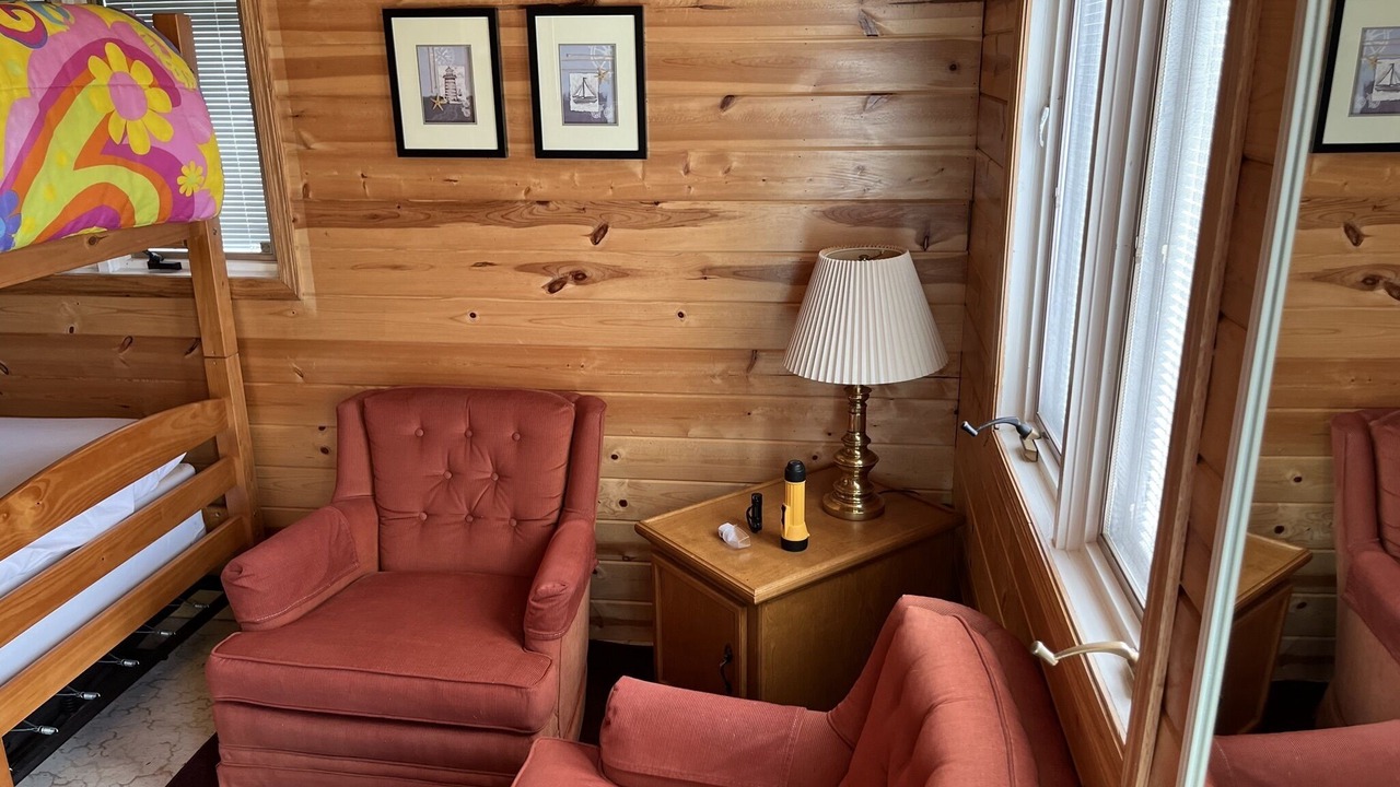 Photo of Bedroom in Side Lake