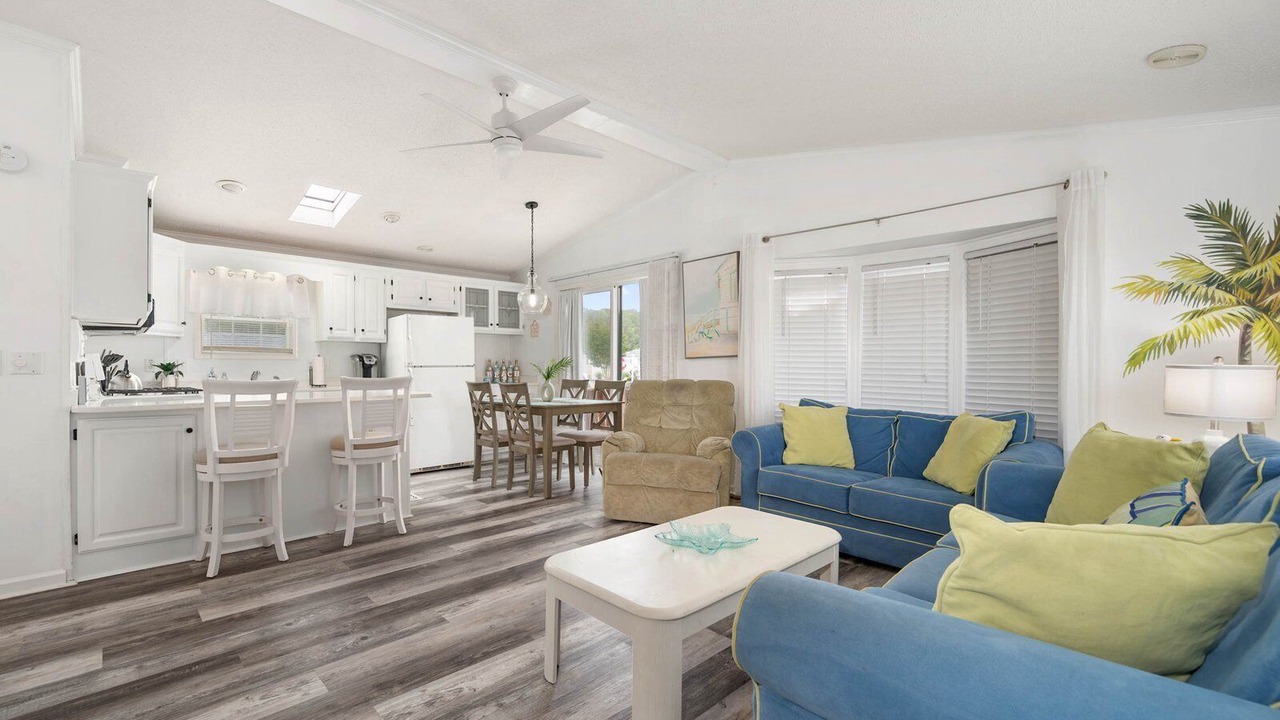 Photo of Livingroom in Assateague Pointe