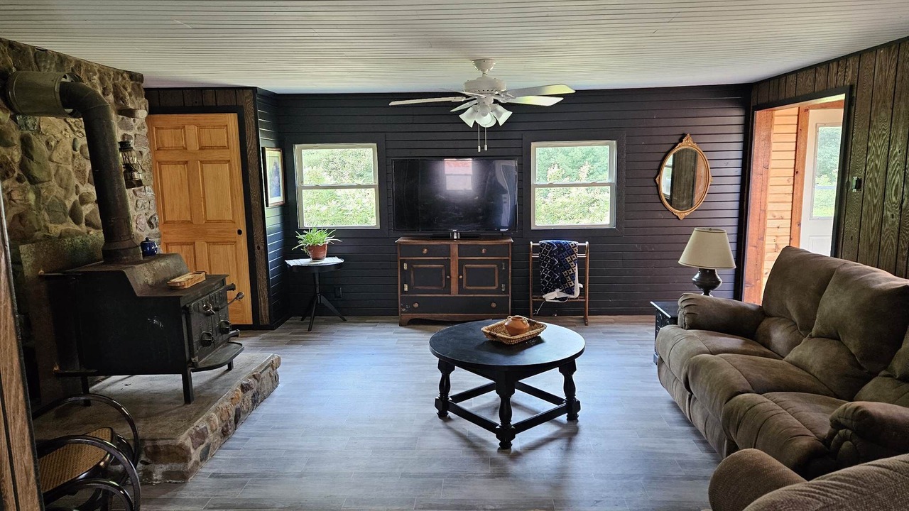 Photo of Livingroom in Neillsville
