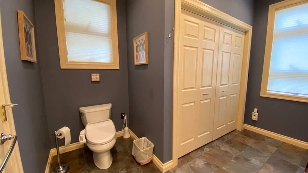 Photo of Bathroom in Town of Clifton