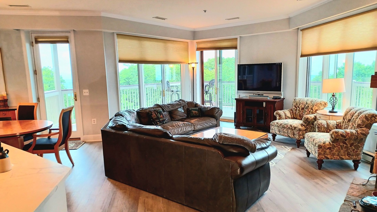 Photo of Livingroom in Chestnut Springs