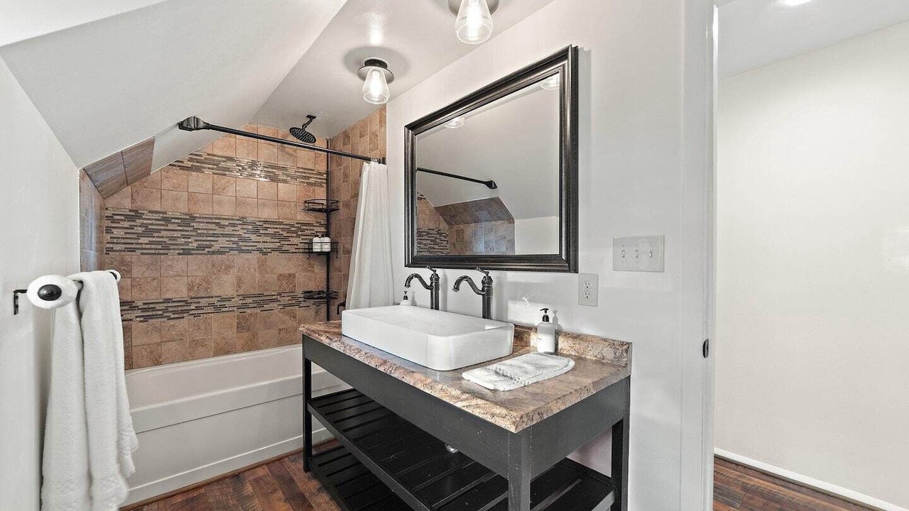 Photo of Bathroom in Kabletown