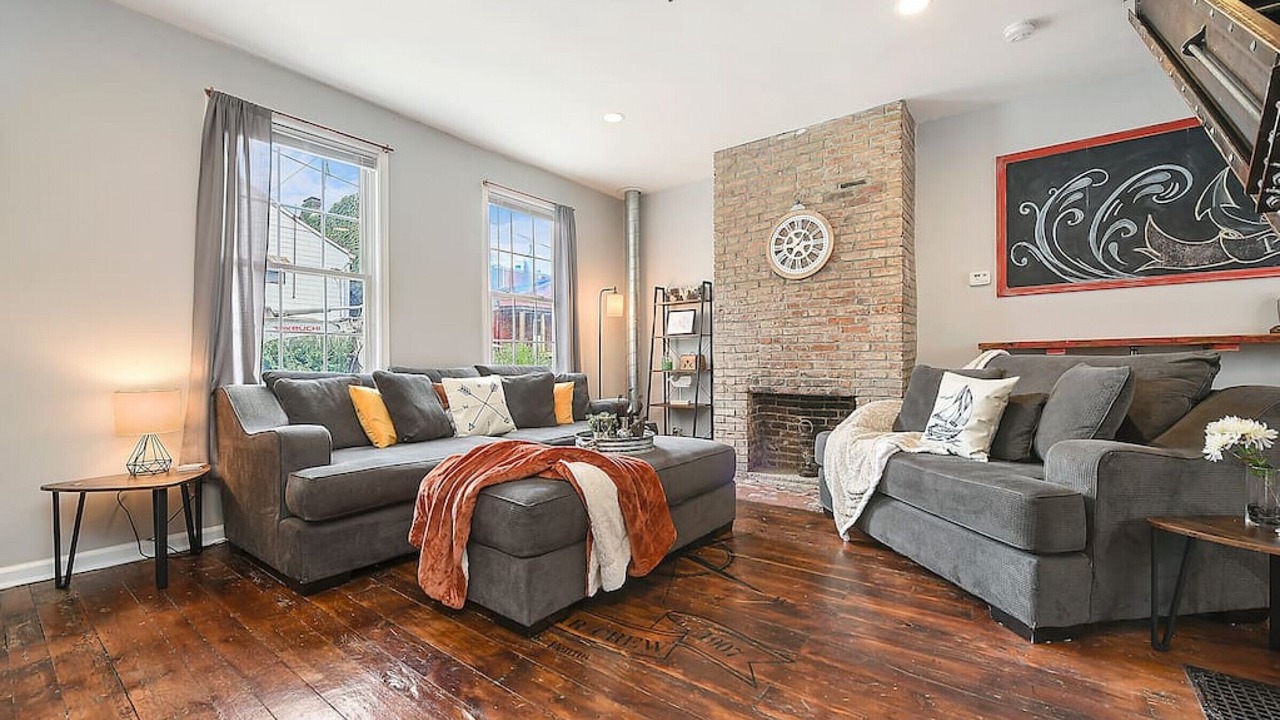 Photo of Livingroom in East Allegheny