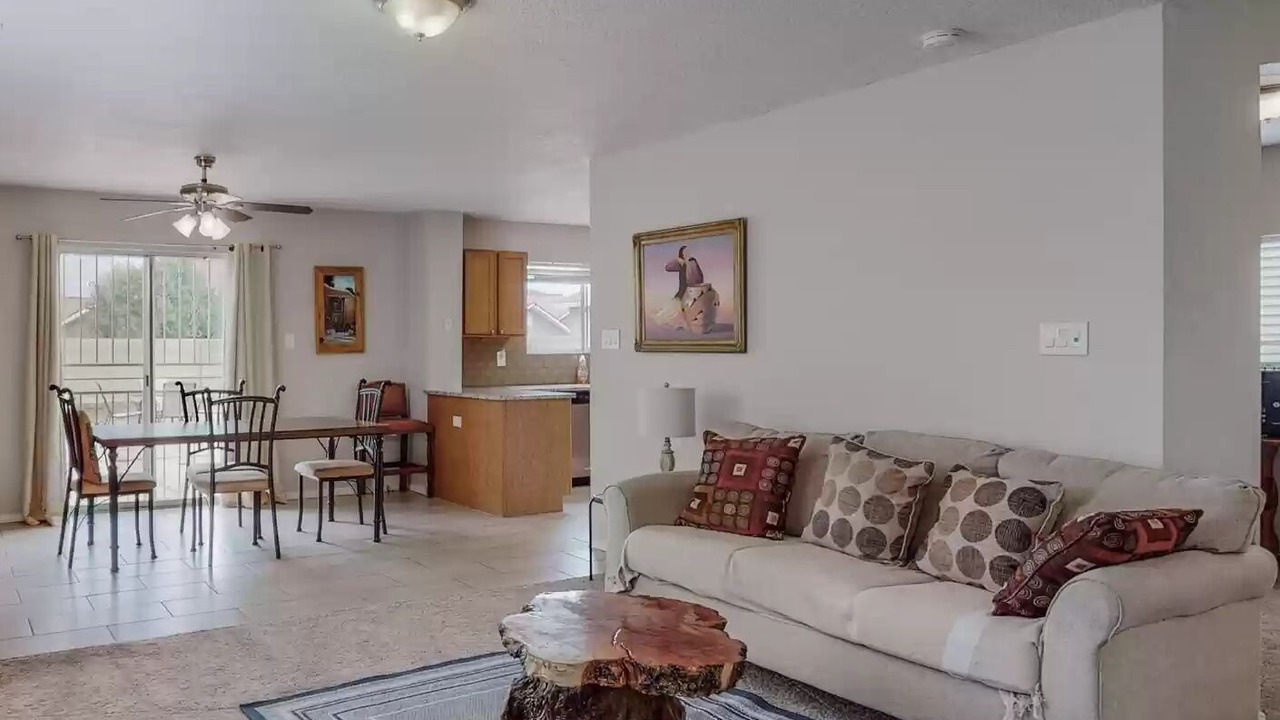 Photo of Livingroom in North Valley