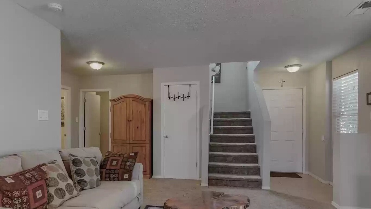 Photo of Livingroom in North Valley