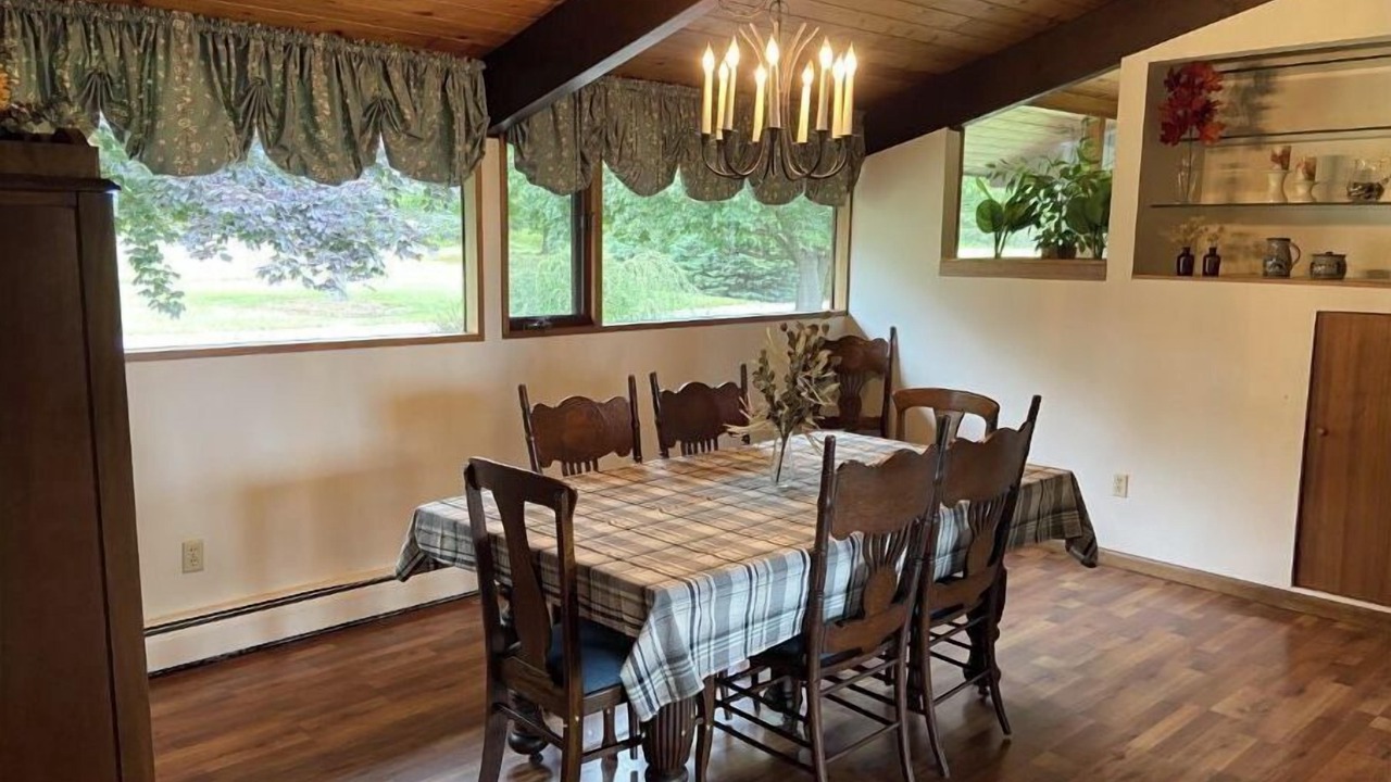 Photo of Livingroom in Schuyler Falls