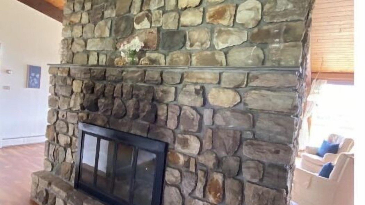 Photo of Livingroom in Schuyler Falls