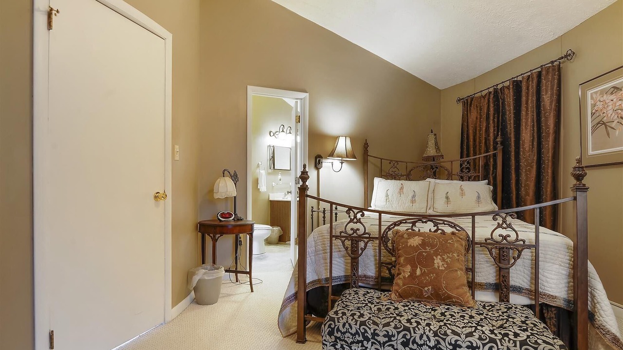 Photo of Bedroom in Old Timberline