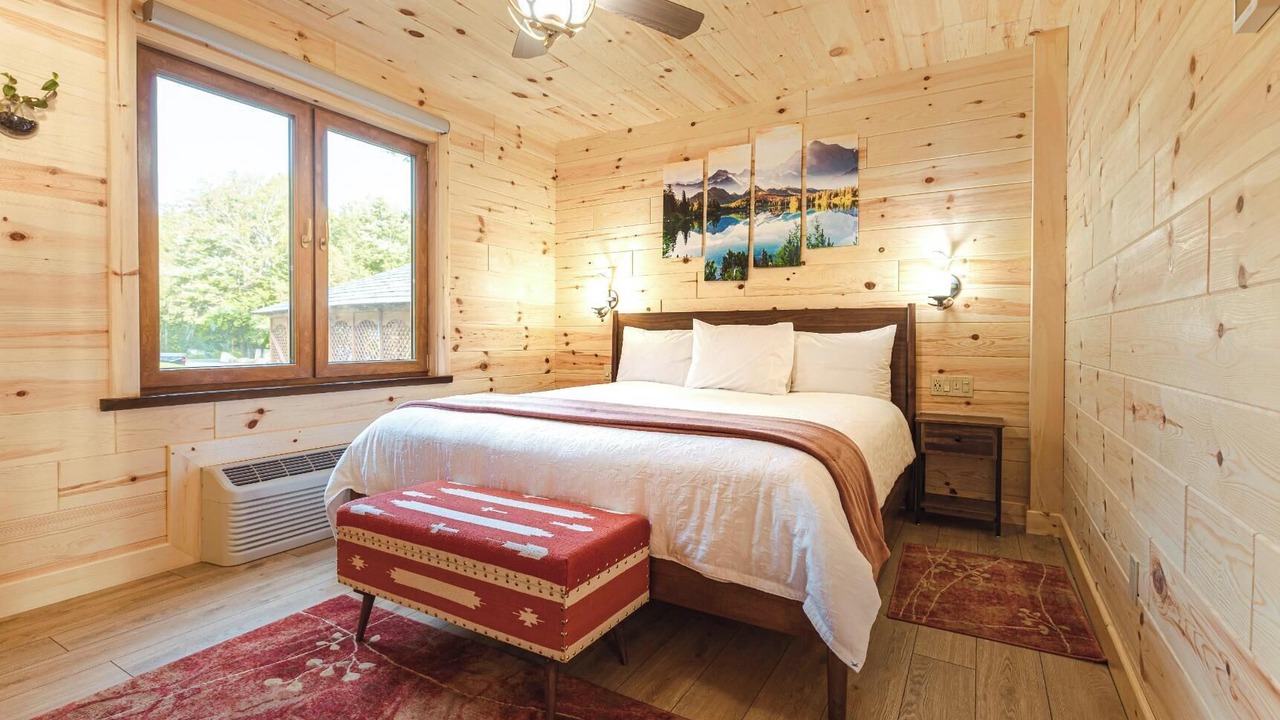 Photo of Bedroom in Long Lake