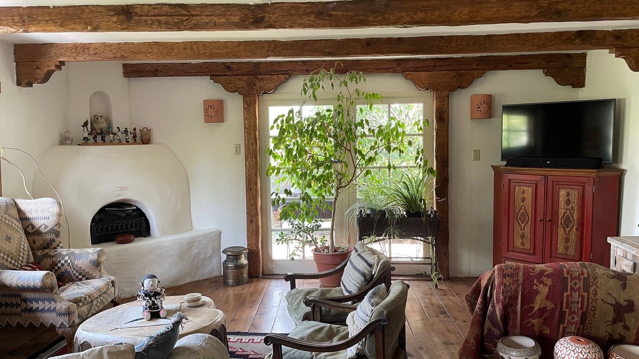 Photo of Livingroom in Nambe Pueblo
