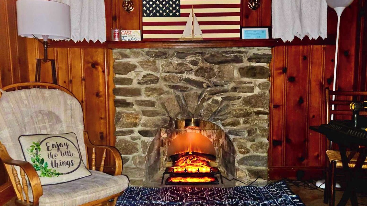 Photo of Livingroom in Coventry Lake