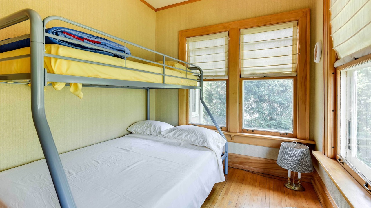 Photo of Bedroom in East Isles