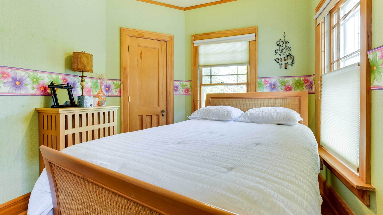 Photo of Bedroom in East Isles