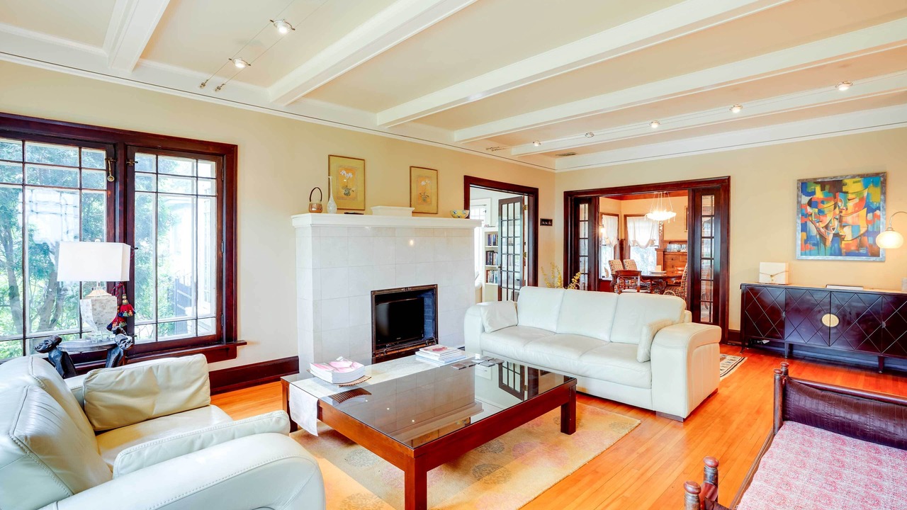 Photo of Livingroom in East Isles