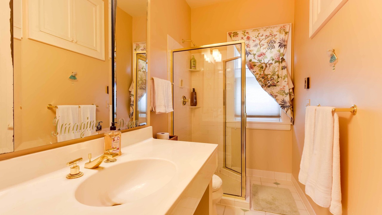 Photo of Bathroom in East Isles