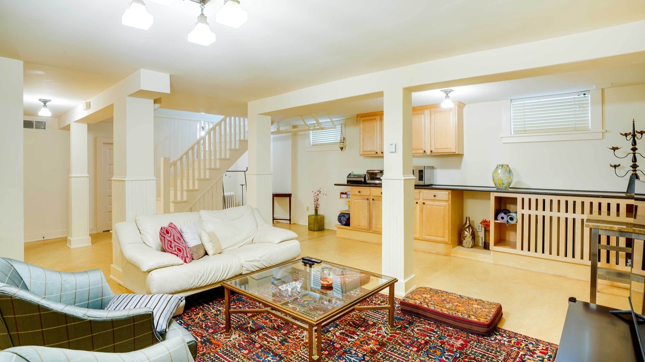Photo of Livingroom in East Isles