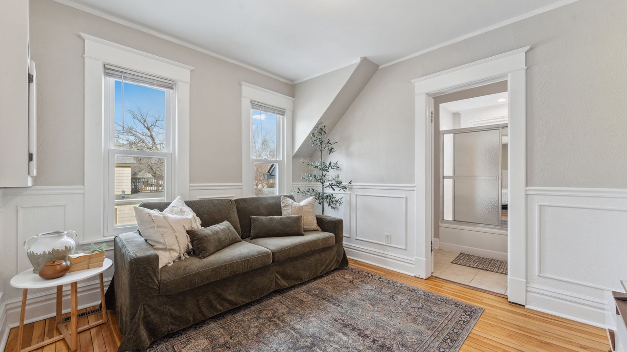 Photo of Livingroom in Midway