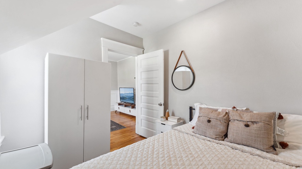Photo of Bedroom in Midway