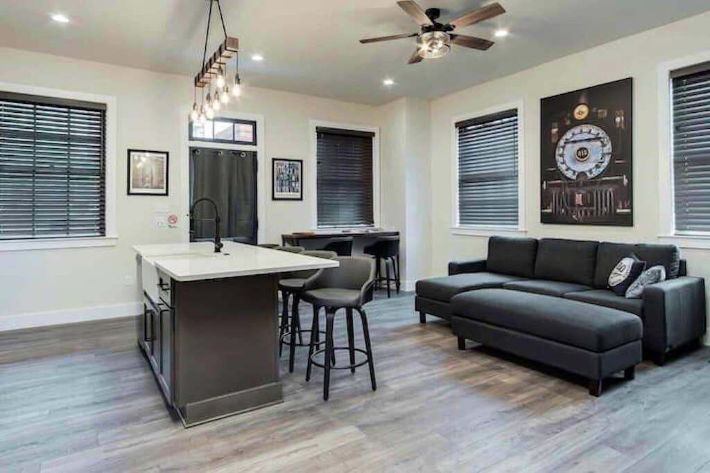 Photo of Livingroom in Downtown