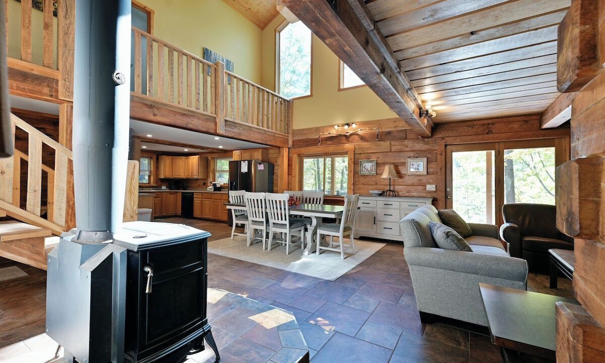 Photo of Livingroom in Iron River