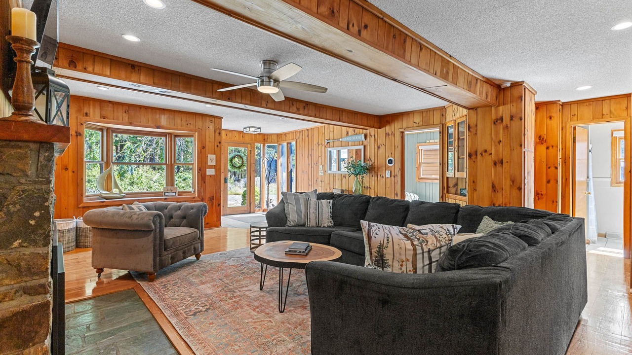 Photo of Livingroom in Lake George