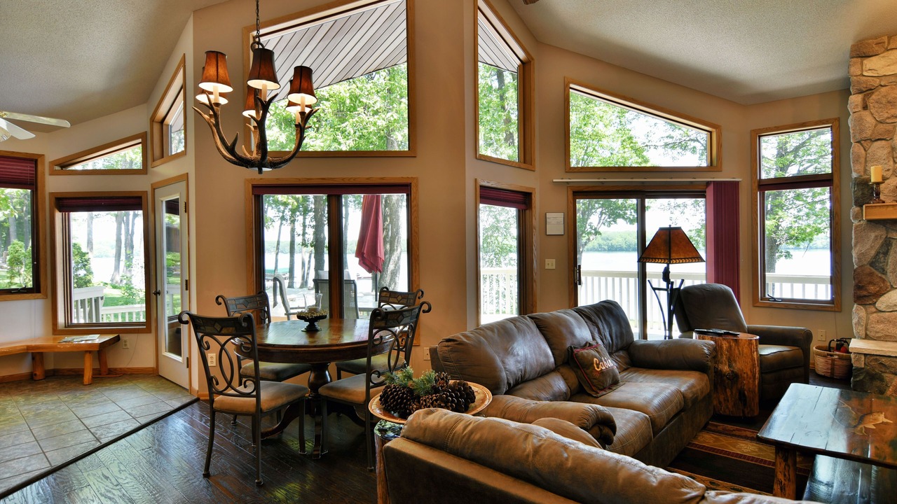 Photo of Livingroom in Chief Lake