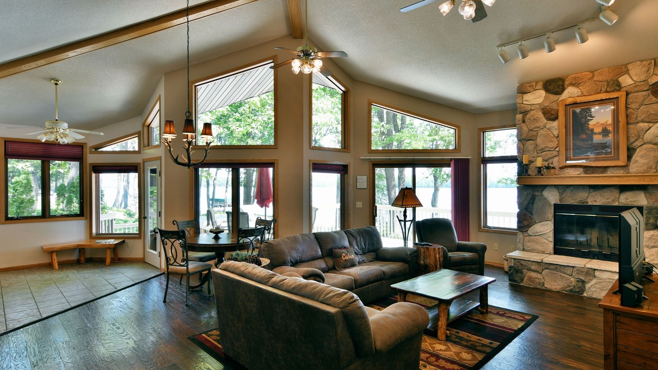 Photo of Livingroom in Chief Lake