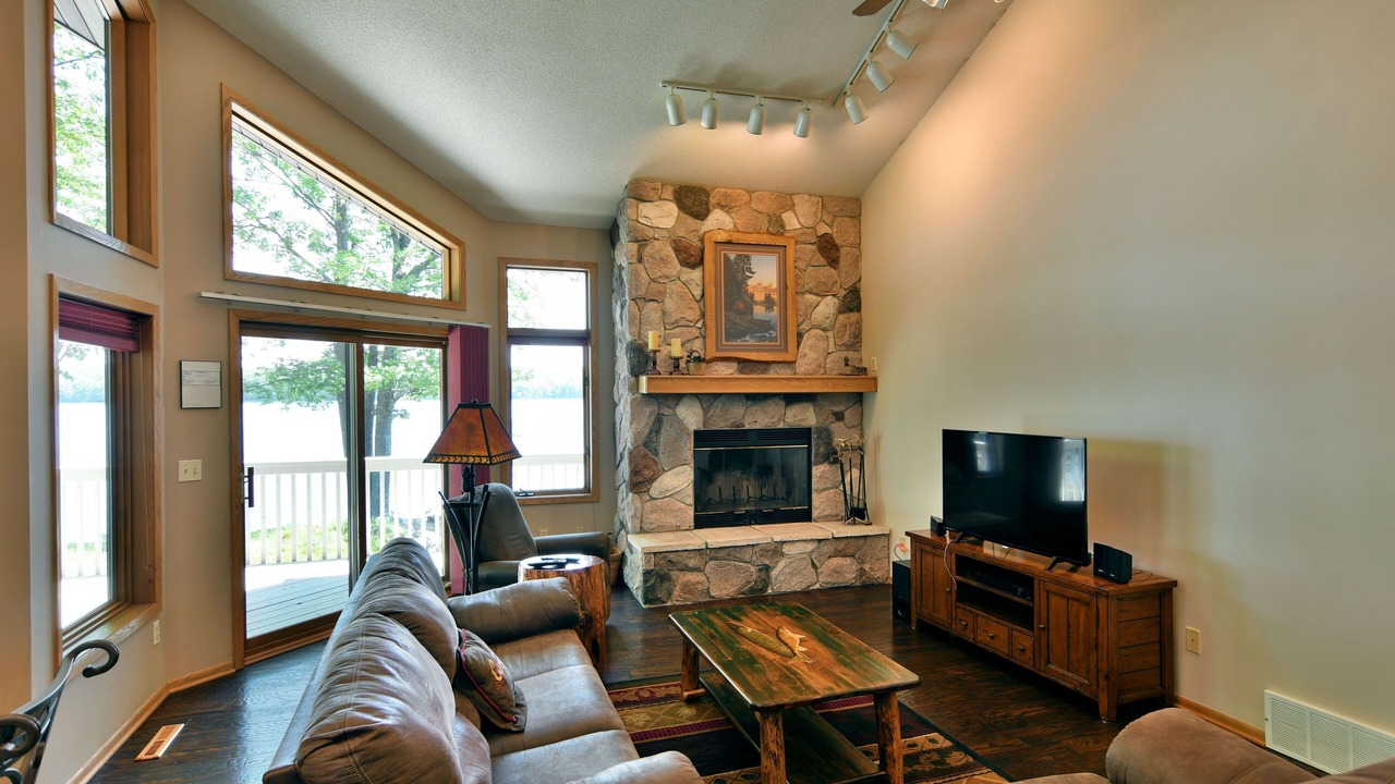 Photo of Livingroom in Chief Lake