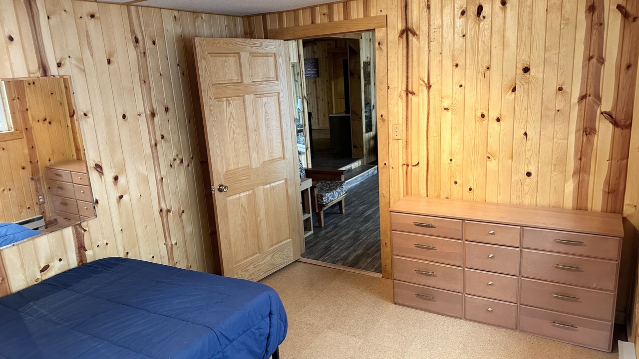 Photo of Bedroom in Jim Falls