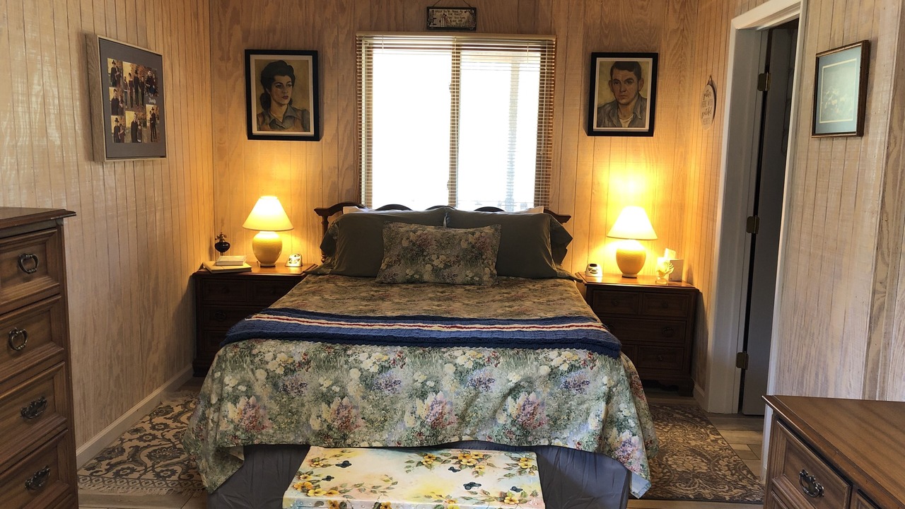 Photo of Bedroom in Holman