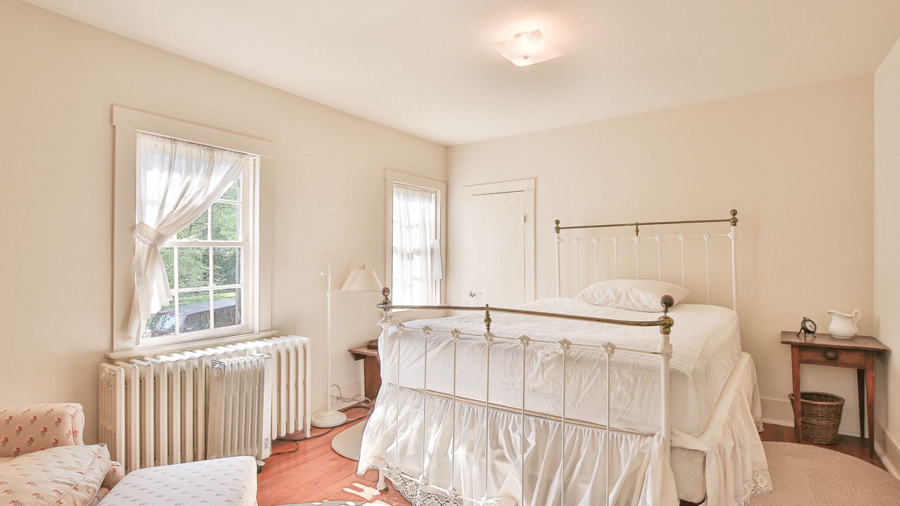 Photo of Bedroom in Bluemont