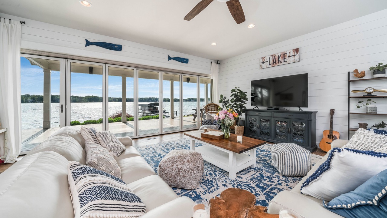 Photo of Livingroom in Paw Paw
