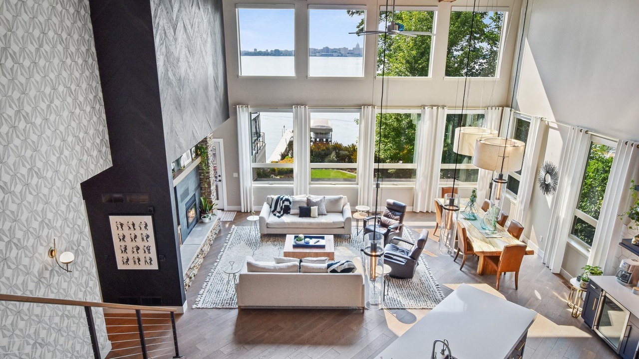 Photo of Livingroom in Monona