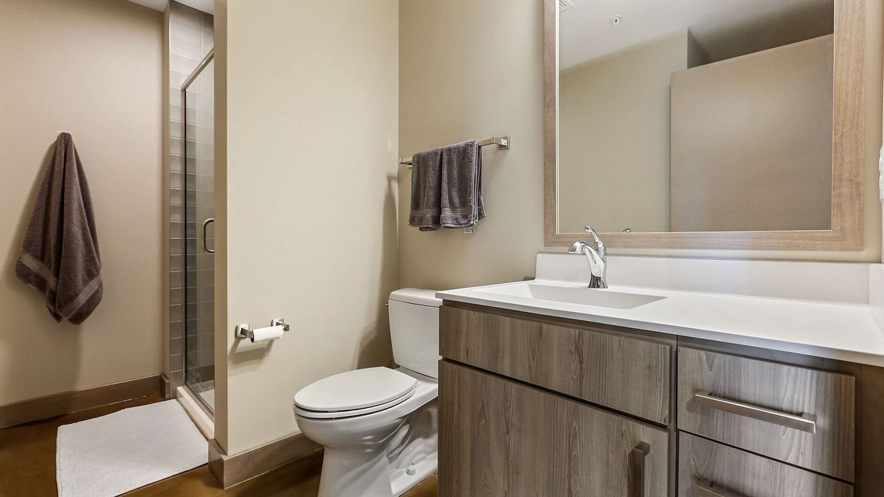 Photo of Bathroom in Warehouse District