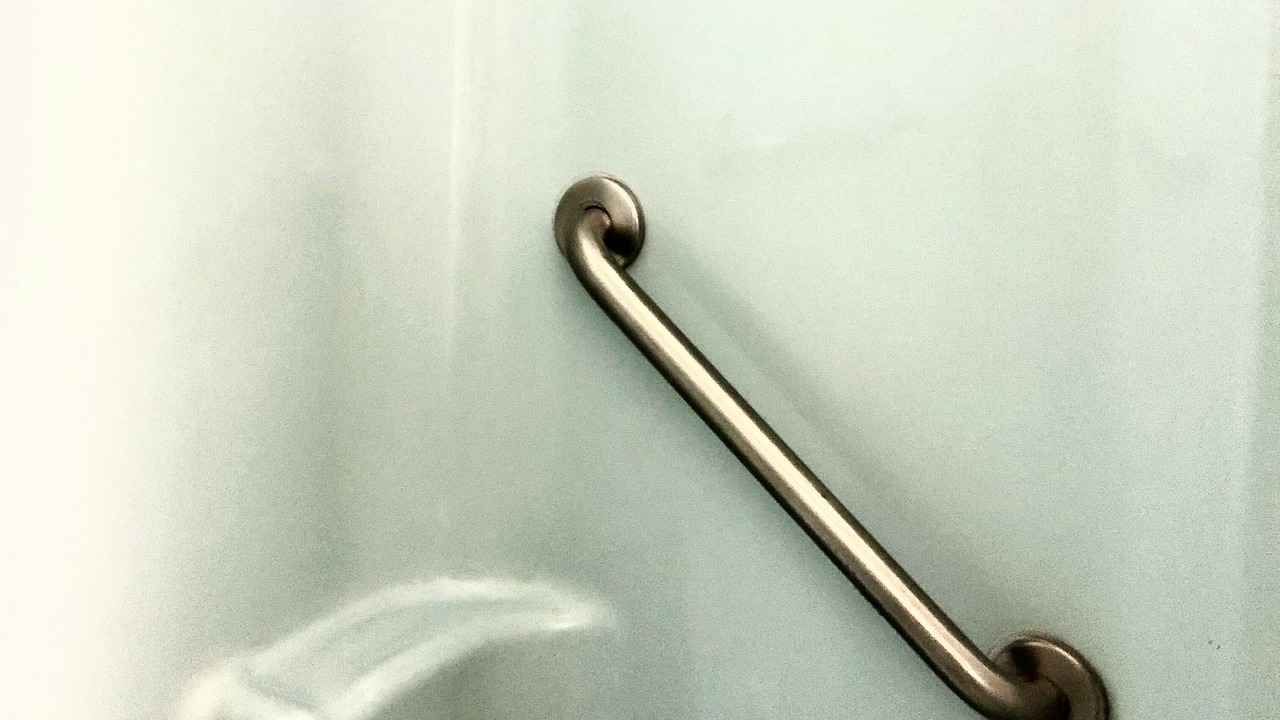Photo of Bathroom in Grissom - Highland