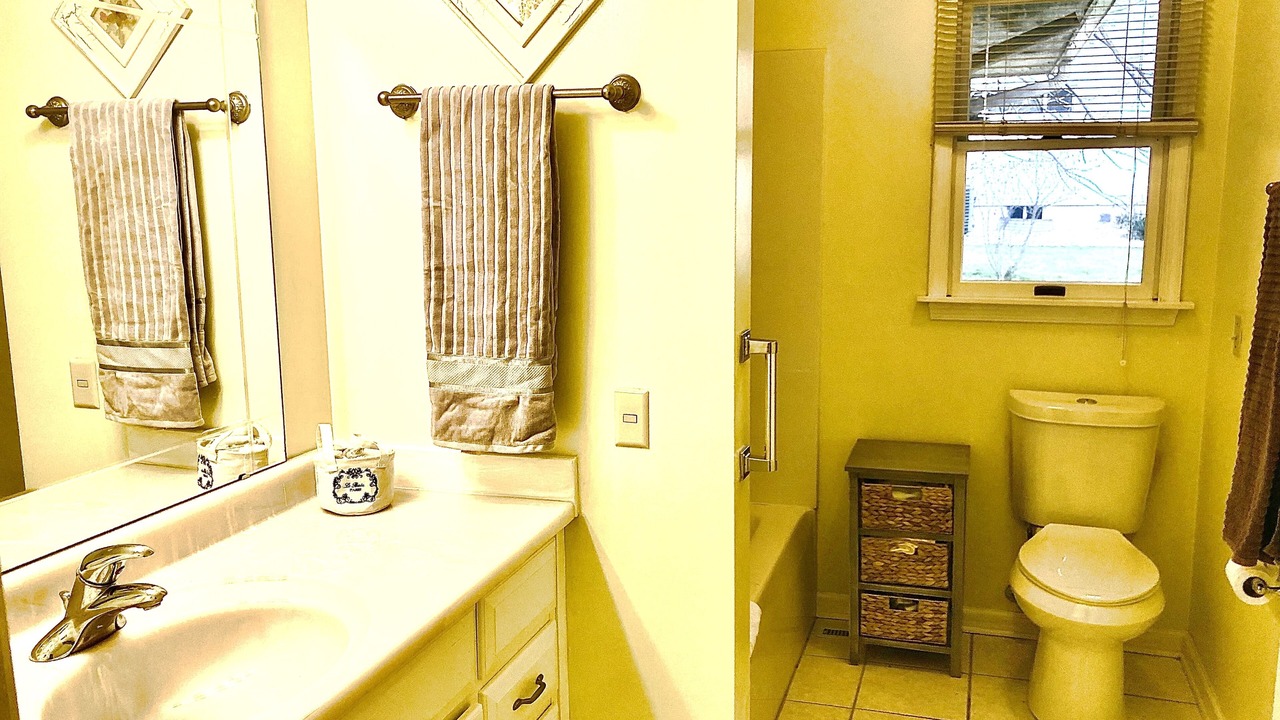 Photo of Bathroom in Grissom - Highland