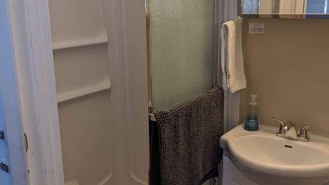 Photo of Bathroom in Lyn-Lake