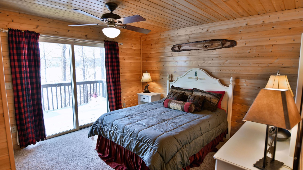 Photo of Bedroom in Spooner