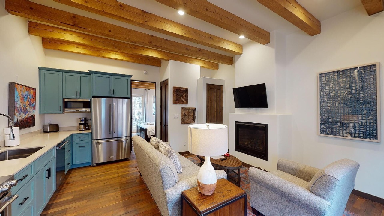 Photo of Livingroom in Historic Eastside