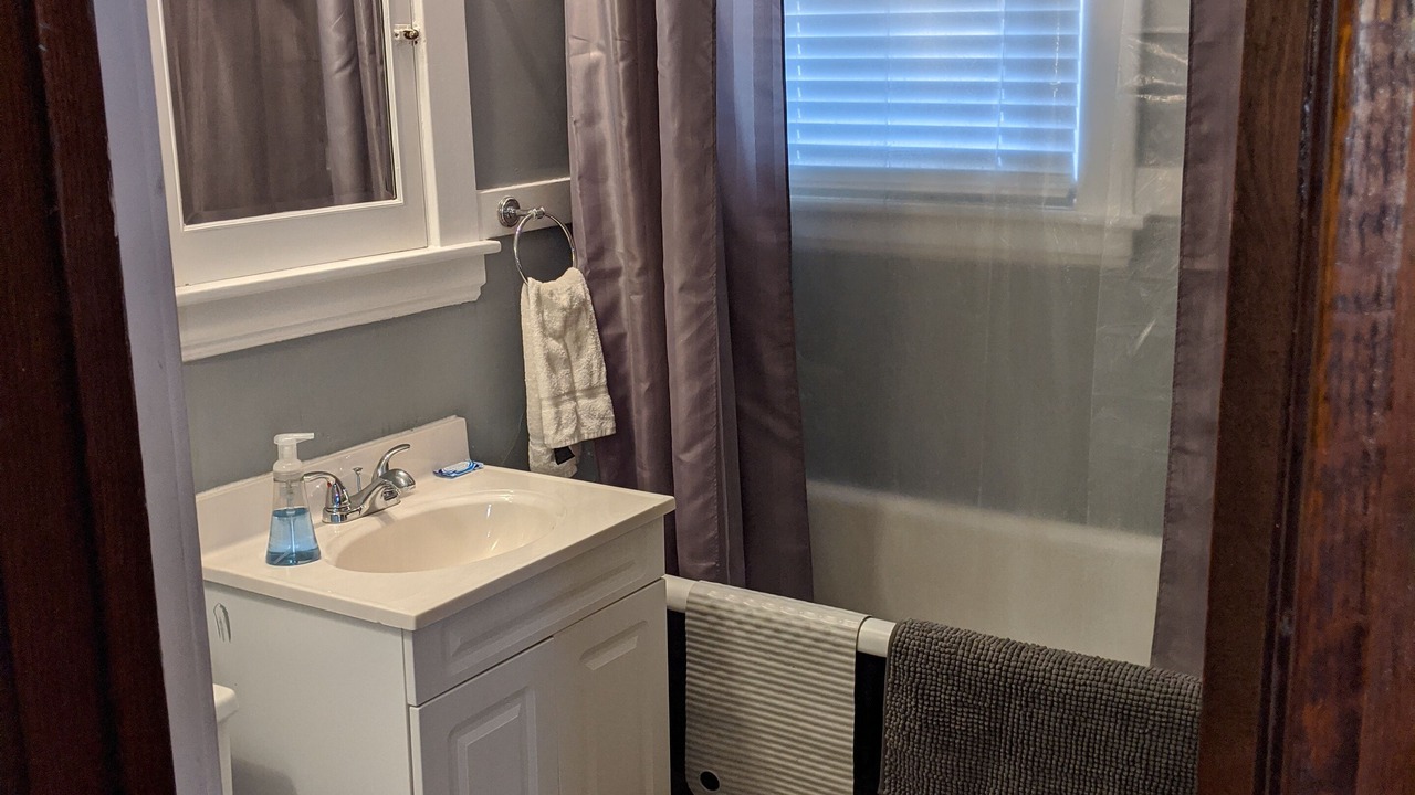 Photo of Bathroom in Lyn-Lake