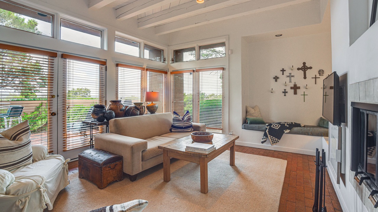 Photo of Livingroom in Nambe Pueblo